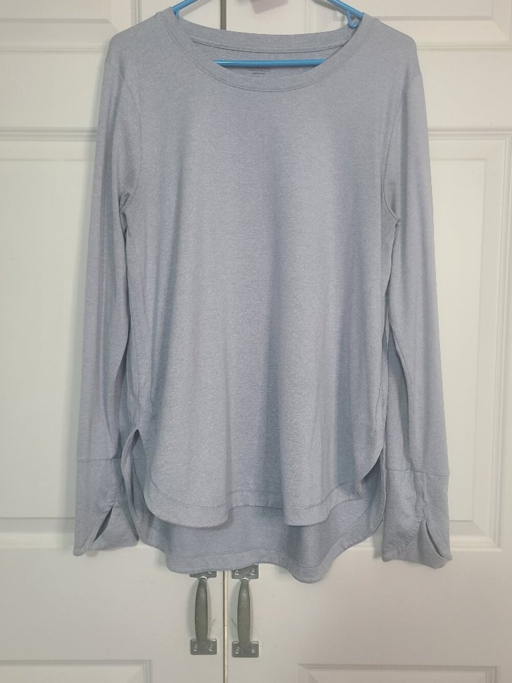 Athleta Light Blue Heathered Uptempo Long Sleeve Crew Neck Top Size L Thumbholes